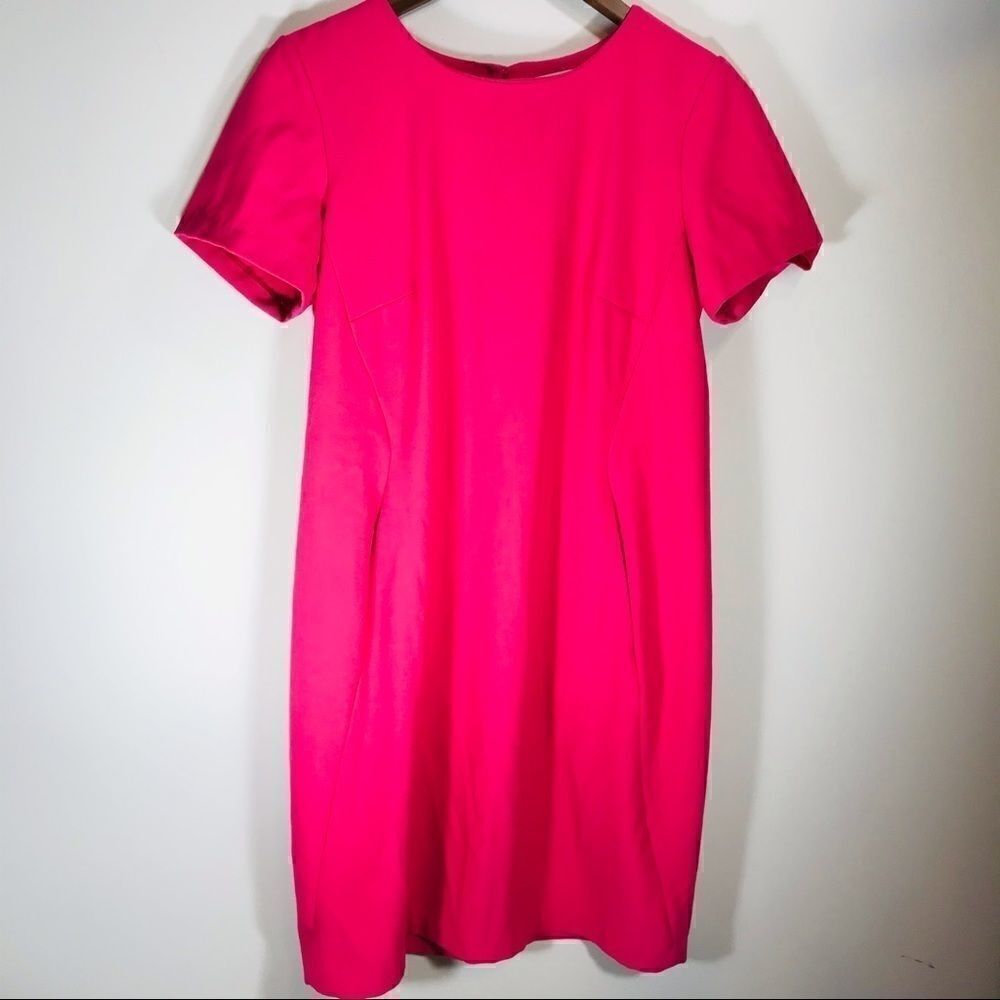 โ
Katherineย BarclayโPinkย Dress